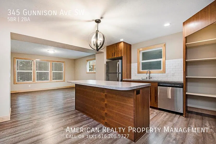 5 bed, 1600 sqft, $2,850 — Photo 3