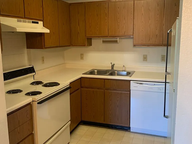 139 Brookfield Court — Photo 3