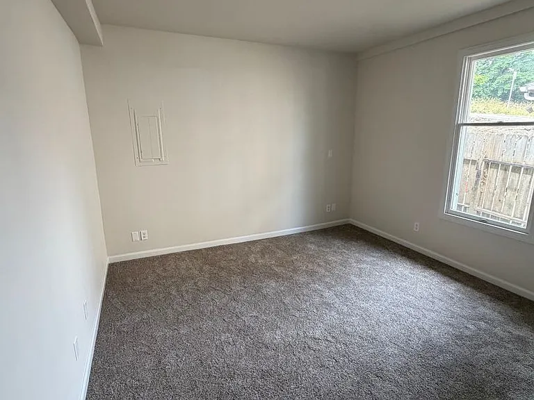 421 Golden Ave — Photo 10