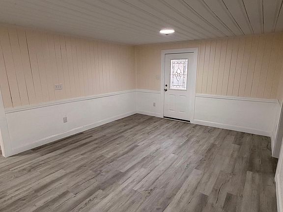 3rd image of 608 Poplar St