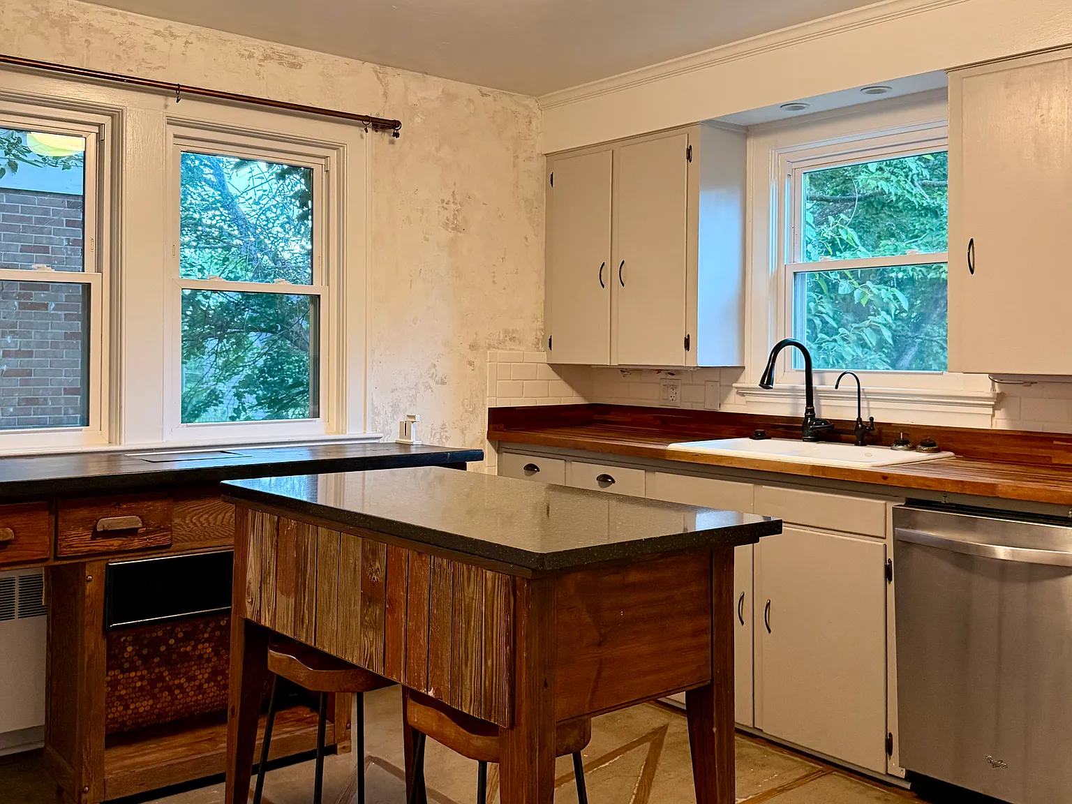 3 bed, 1.5 bath, 1800 sqft, $1,700 — Photo 3
