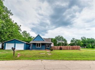 322 S Dewey Ave, Chandler, OK 74834