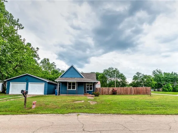 322 S Dewey Ave, Chandler, OK 74834