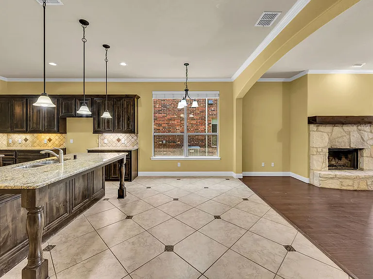 1721 Medina Ln — Photo 16