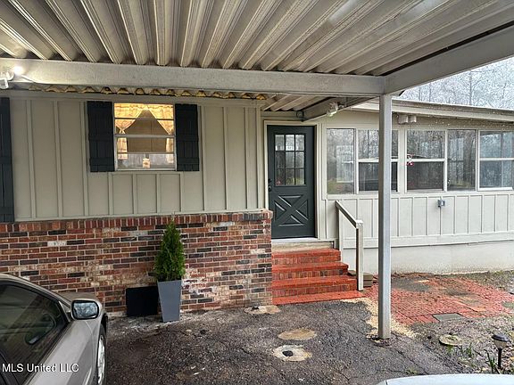 5th image of 1039 Hall Ln