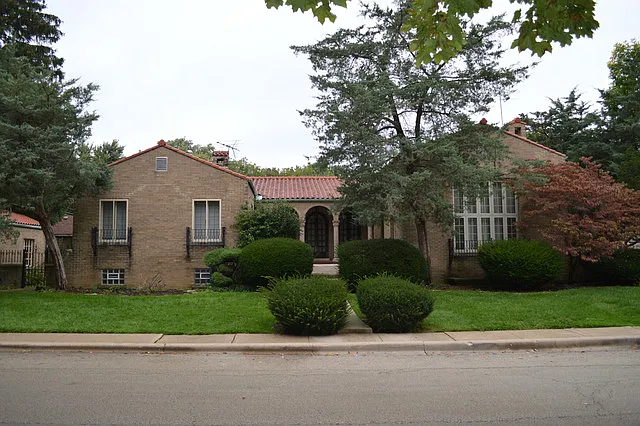 8956 S Oakley Ave photo 1