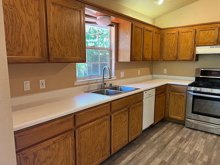 27540 Poppy Dr — Photo 3