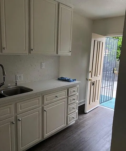 428 Kitchen to Backyard.