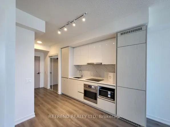 28 Interchange Way, Vaughan, ON