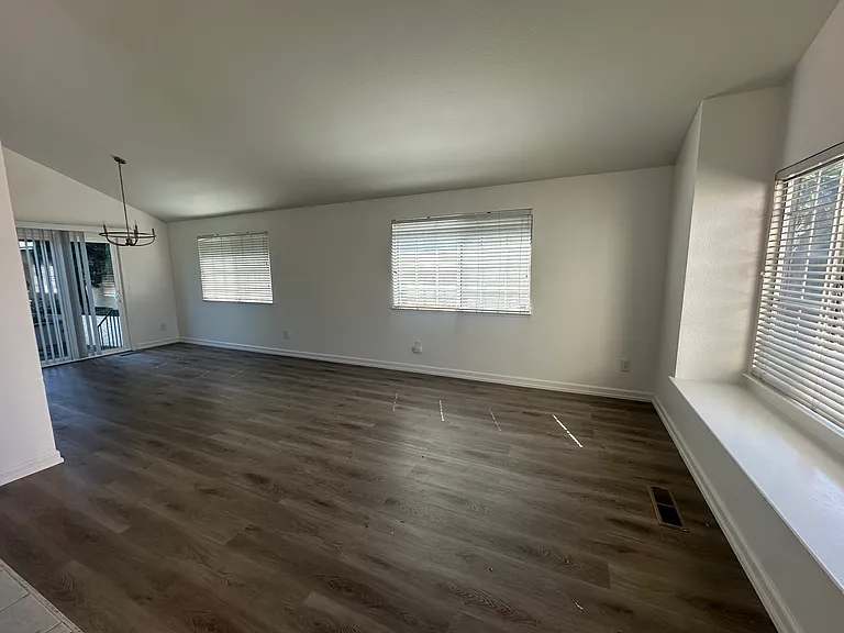 2859 Honeysuckle Cir — Photo 5