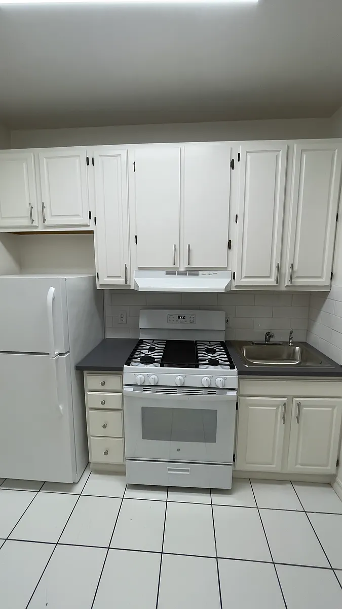 Building Photo - 1246 Bush St #3