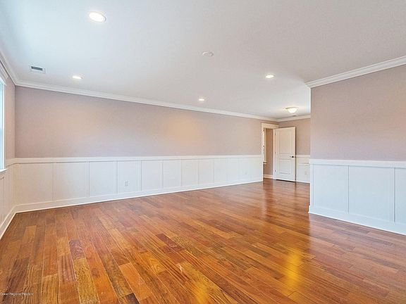 3rd image of 1109 8th Ave