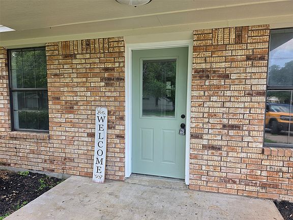 2nd image of 1701 Saddle Rd