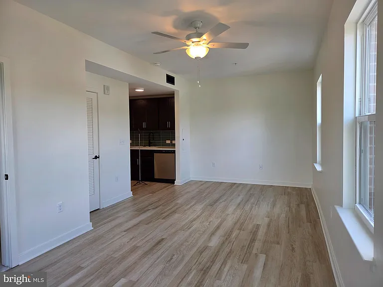 102 Hanover St #302 — Photo 11