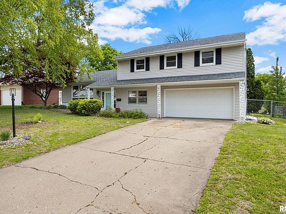 2nd image of 324 W Ivy Ln