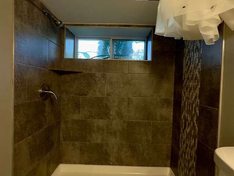 615 W 33rd St — Photo 22