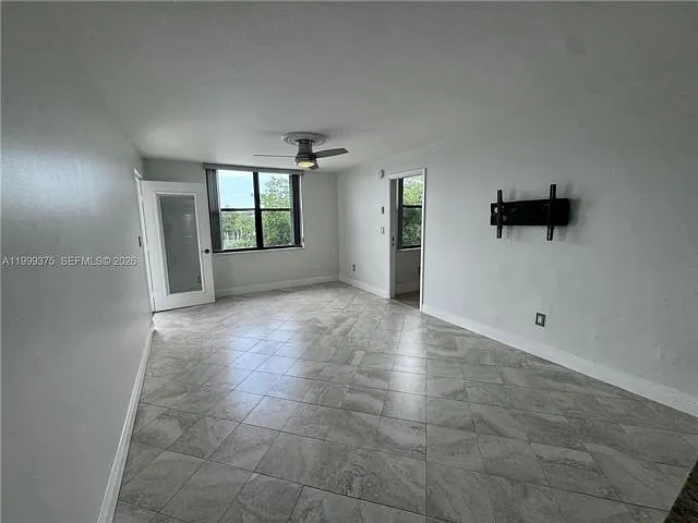 14415 N Kendall Dr #405G — Photo 2