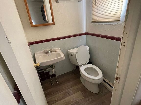 4th image of 816 22nd St APT 27