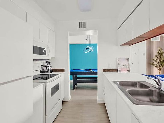4th image of 1200 Brickell Bay Dr APT 3323