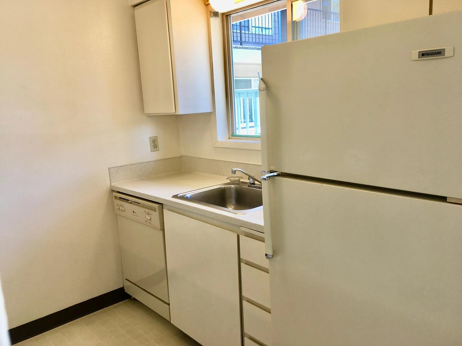 2 bed, 800 sqft, $1,595 — Photo 2