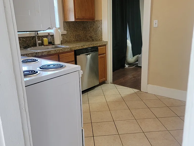1670 Dallas St — Photo 8