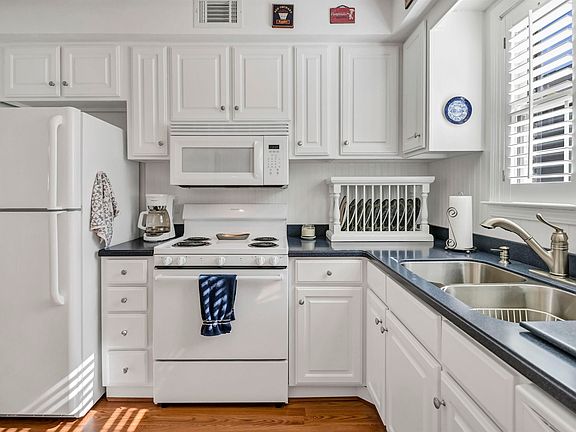 3rd image of 3700 Bush River Rd APT H5