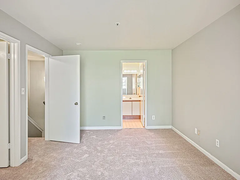 4906 Columbia Rd #8 — Photo 14
