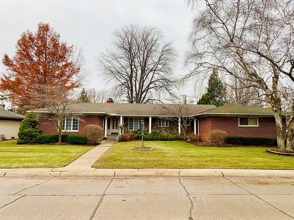 2nd image of 622 Fairford Rd