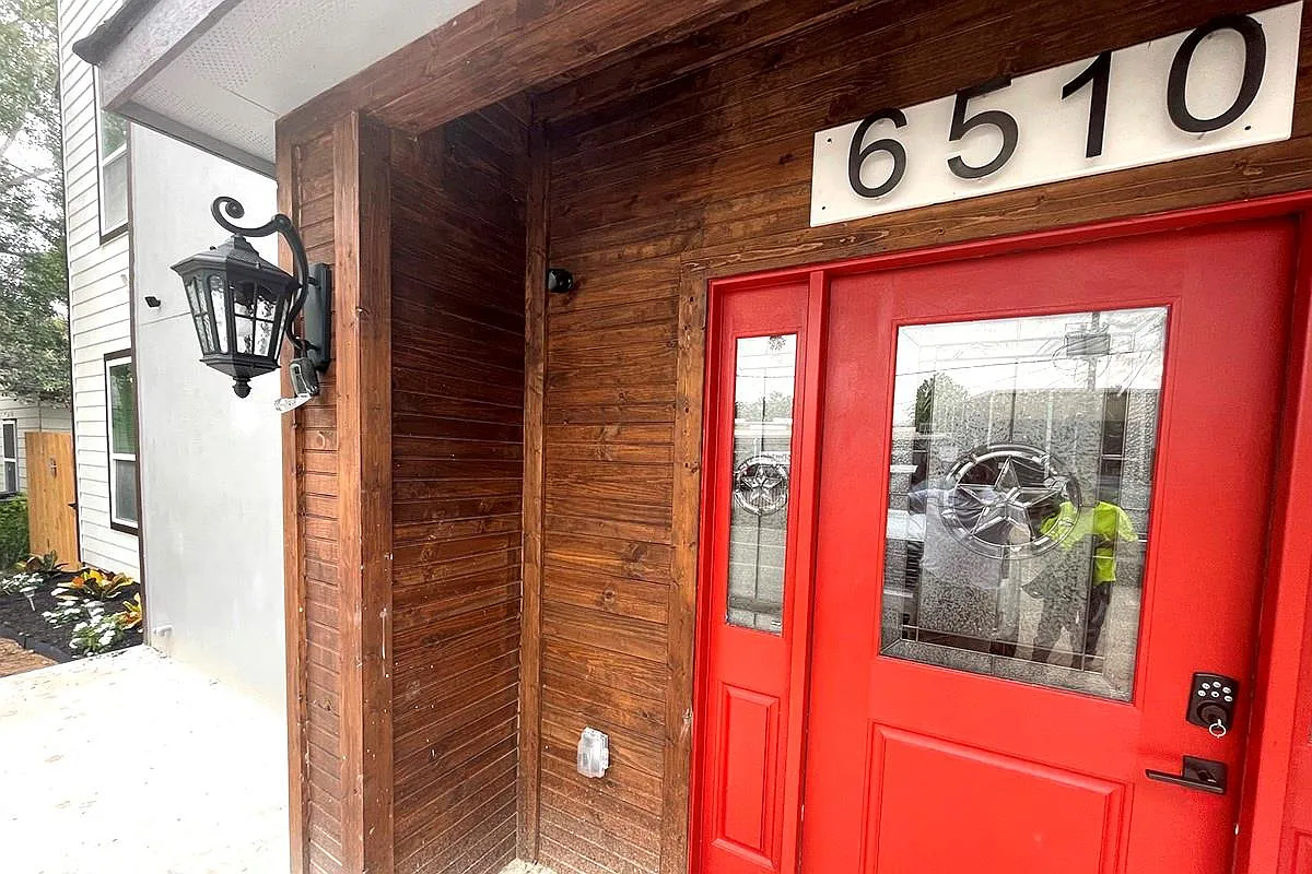 2 bed, 2.0 bath, 5752 sqft, $1,800 — Photo 3