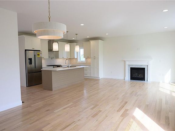 3rd image of 153 Revolution Way