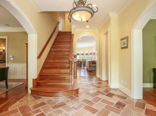 211 Coe Rd, Clarendon Hills, IL 60514