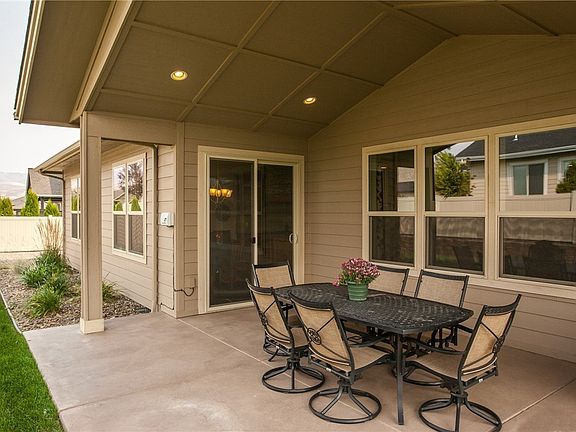 3rd image of 432 Erika Ln