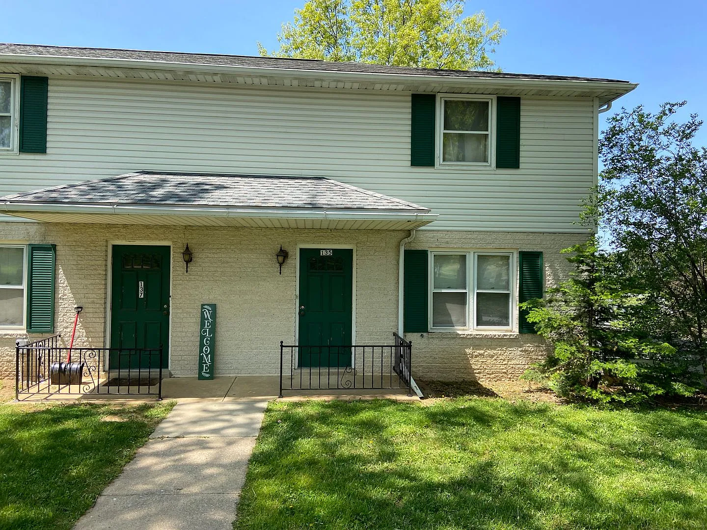 Town Home in York Township — Photo 1