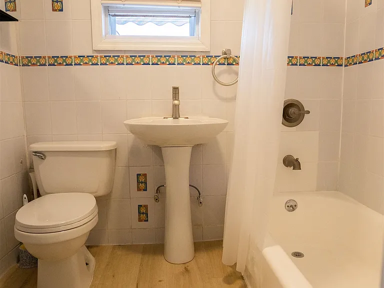 1037 Avenue C — Photo 12
