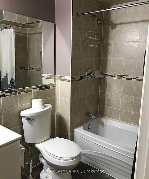 2194 Wildwood Cres E #LOWER — Photo 10