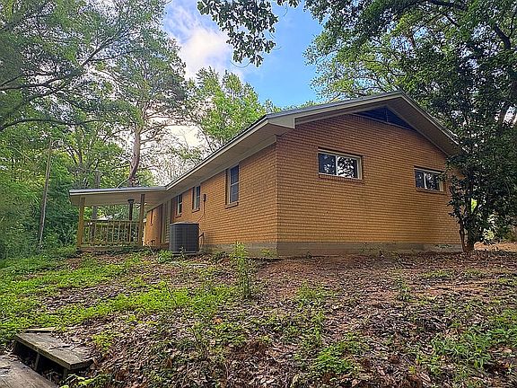4th image of 2159 Sunny Lane Rd
