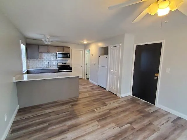 1009 E Grove St #1 — Photo 6