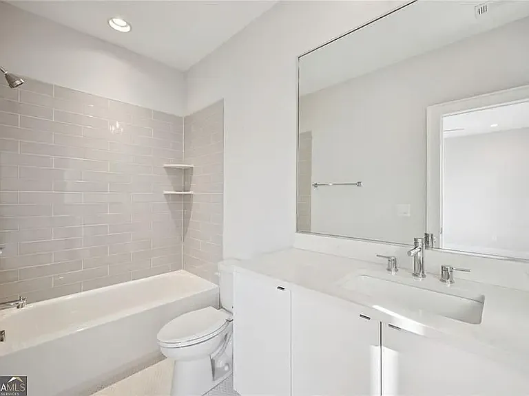 3 bed, 3.5 bath, 2730 sqft, $5,800 — Photo 4