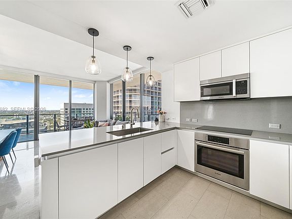 5th image of 88 SW 7th St APT 2312