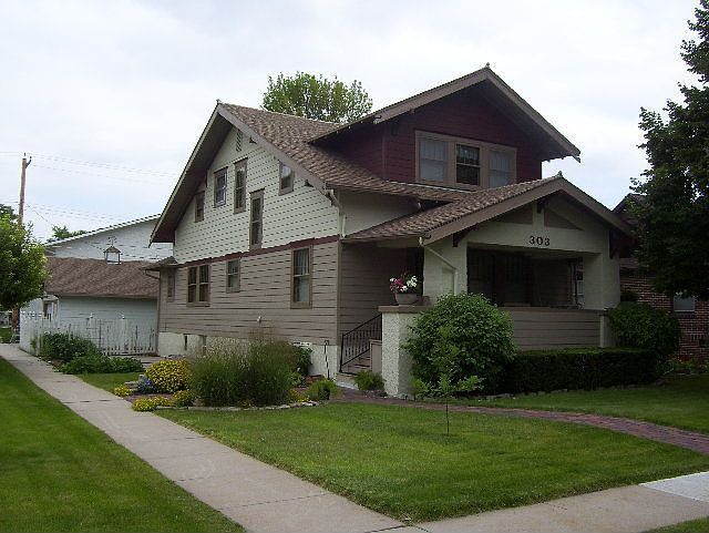 1st image of 303 S Willow St
