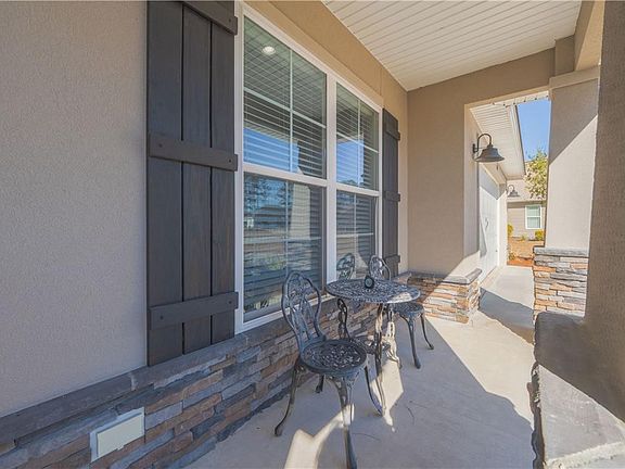 5th image of 156 Sweetwater Blvd