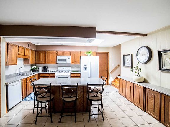 4th image of 17249 Thornwood Dr
