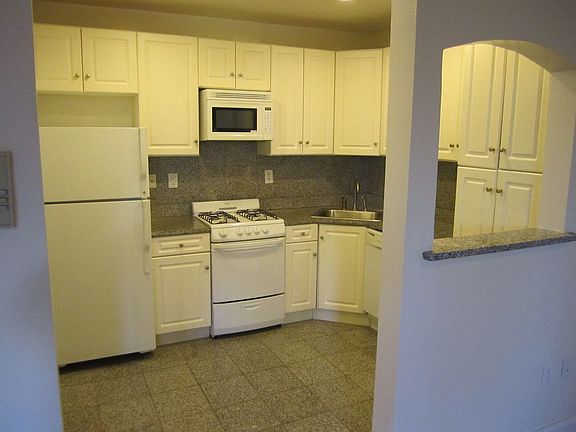 2nd image of 26 W 70th St APT 3B