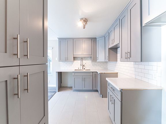 5th image of 3030 Montrose Ave APT 101