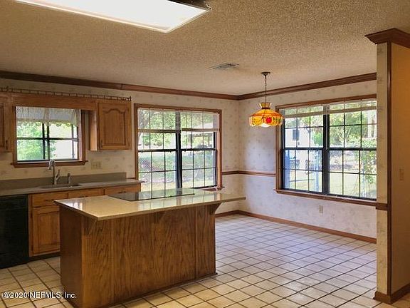 5th image of 10495 Saint Marys Cir E