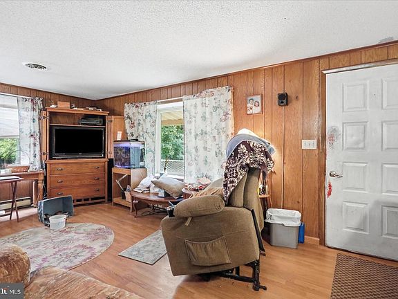 4th image of 2529 Chestnut Grove Rd