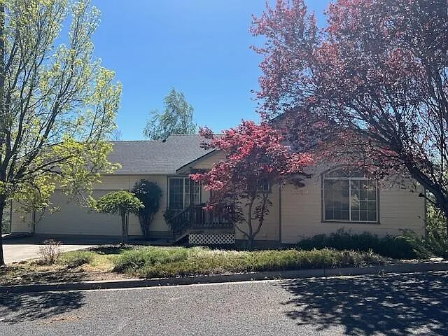 1420 Ridgecrest Dr photo 1