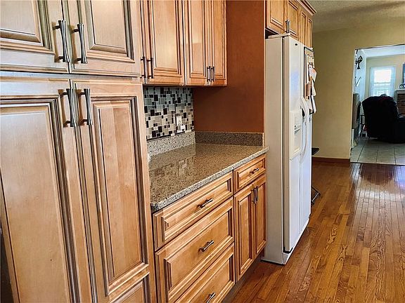 5th image of 3413 Woodhaven Dr