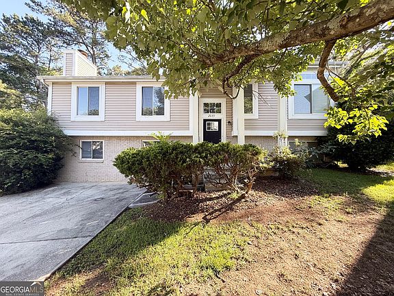 2nd image of 2039 Raintree Pl