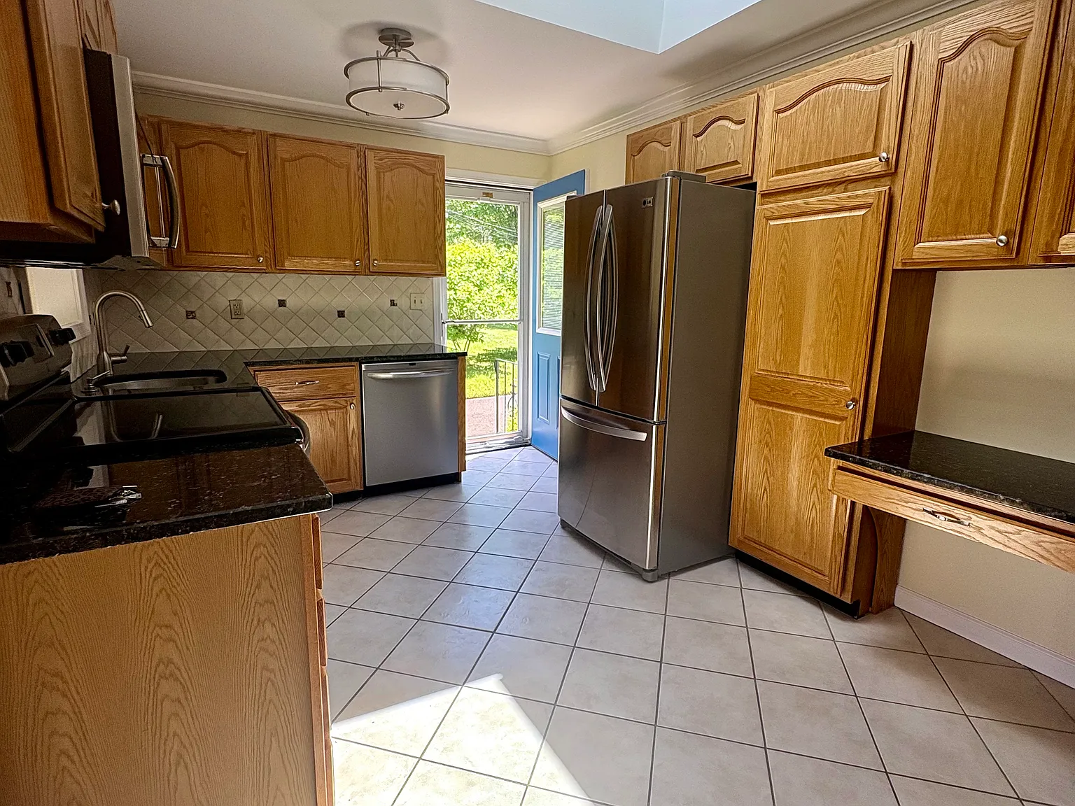 3 bed, 1405 sqft, $3,500 — Photo 4